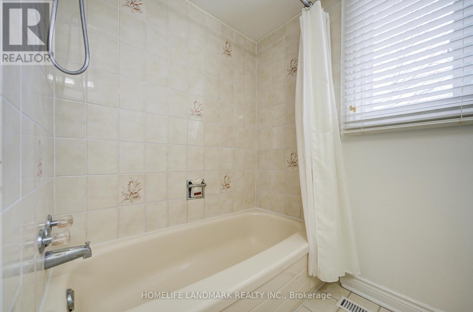 306 Essex Avenue, Richmond Hill, ON - Indoor Photo Showing Bathroom