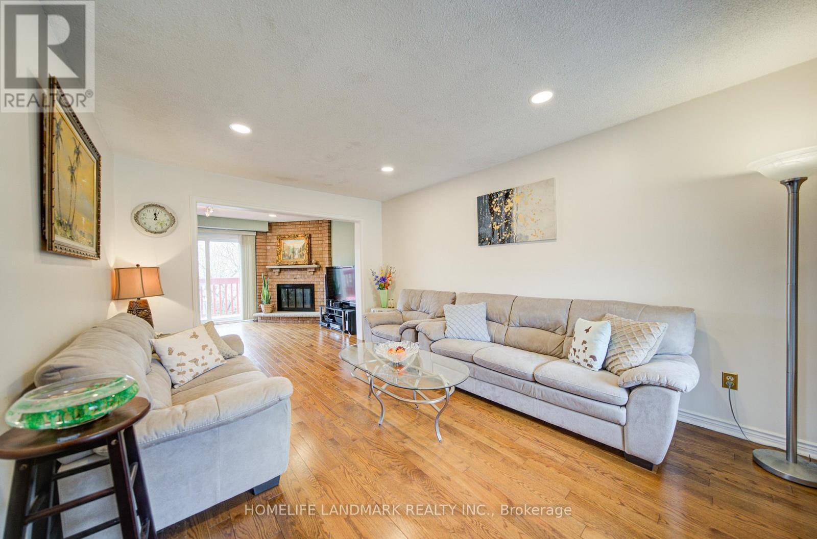 306 Essex Avenue, Richmond Hill, ON - Indoor Photo Showing Living Room With Fireplace