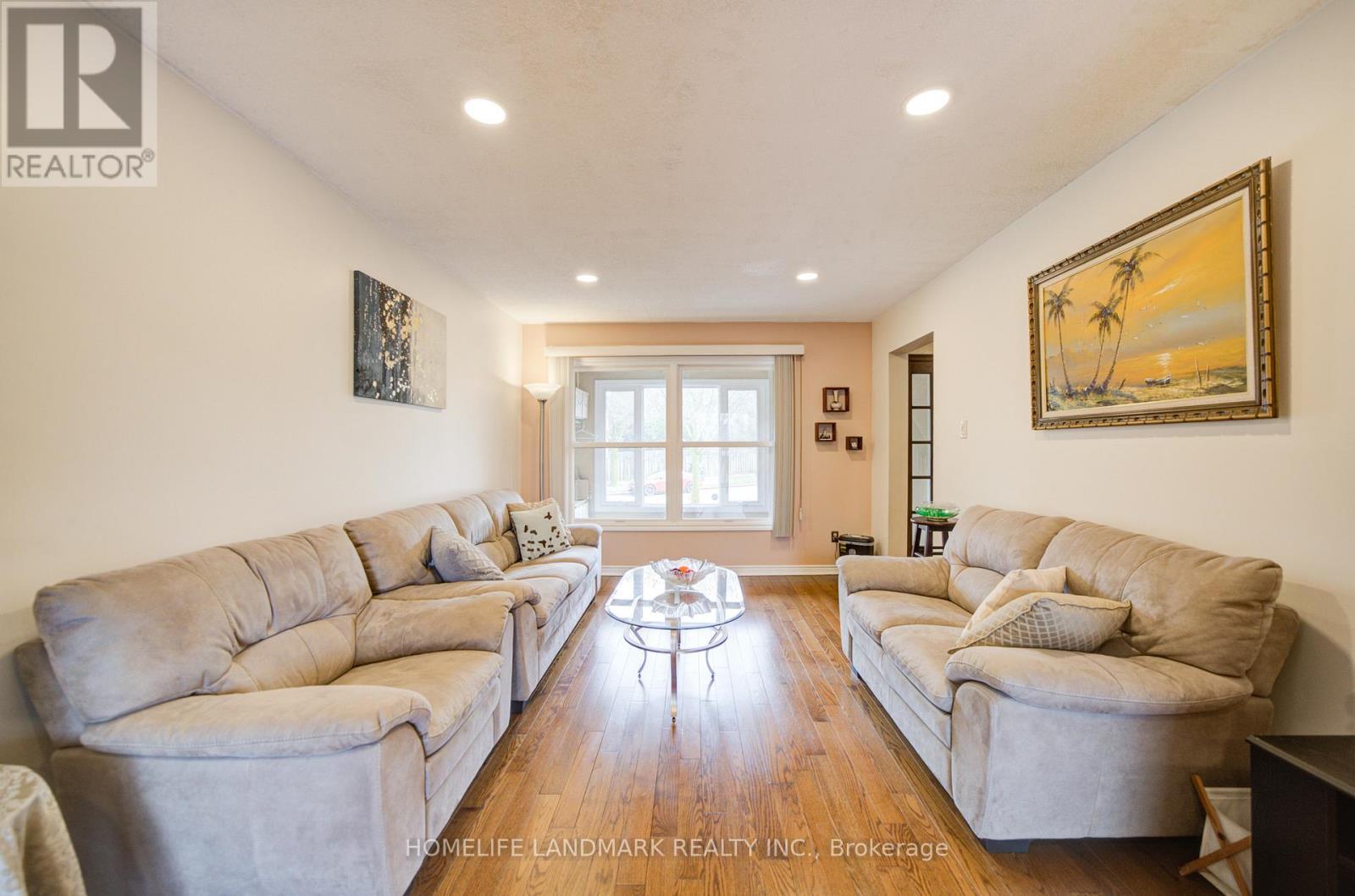 306 Essex Avenue, Richmond Hill, ON - Indoor Photo Showing Living Room