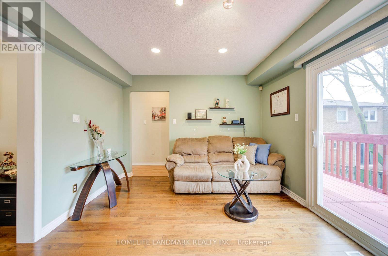 306 Essex Avenue, Richmond Hill, ON - Indoor Photo Showing Other Room