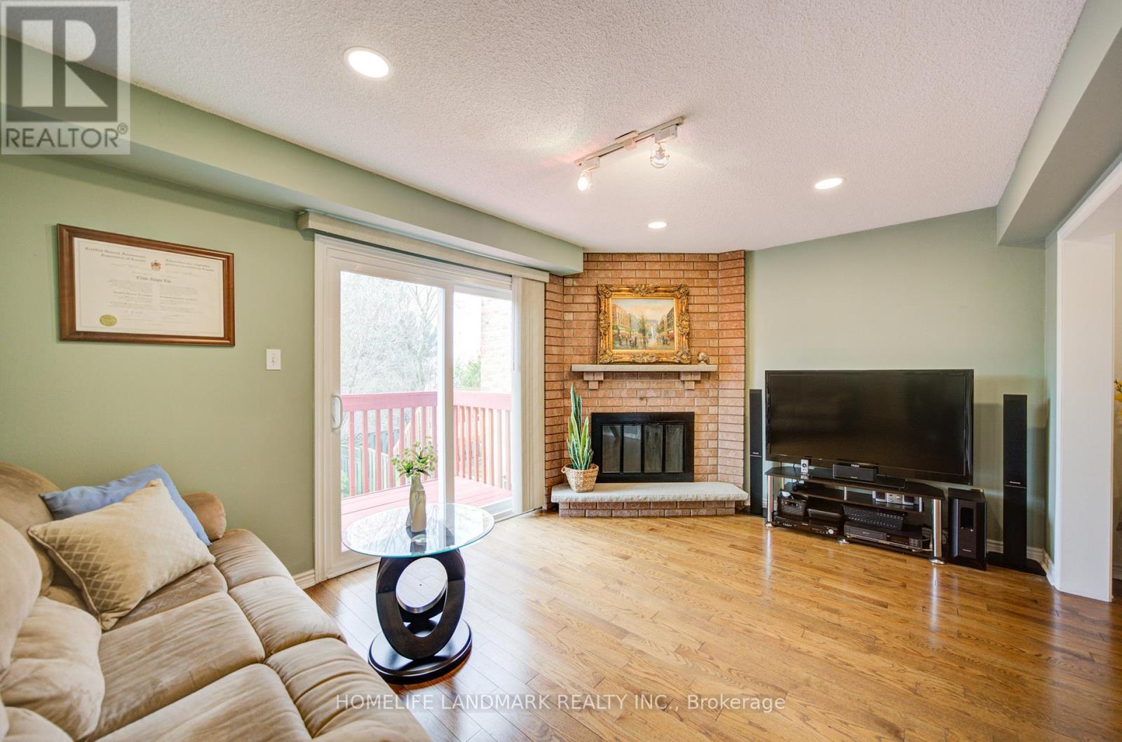 306 Essex Avenue, Richmond Hill, ON - Indoor Photo Showing Living Room With Fireplace