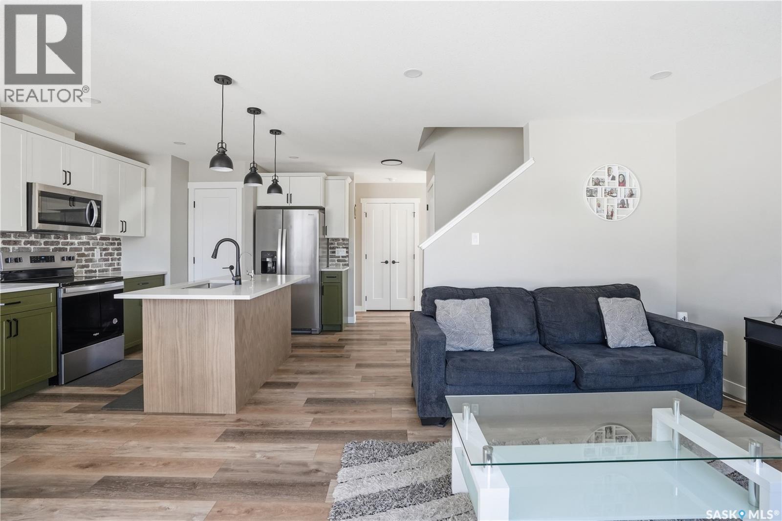 4600 Ferndale Crescent, Regina, SK - Indoor Photo Showing Kitchen With Upgraded Kitchen