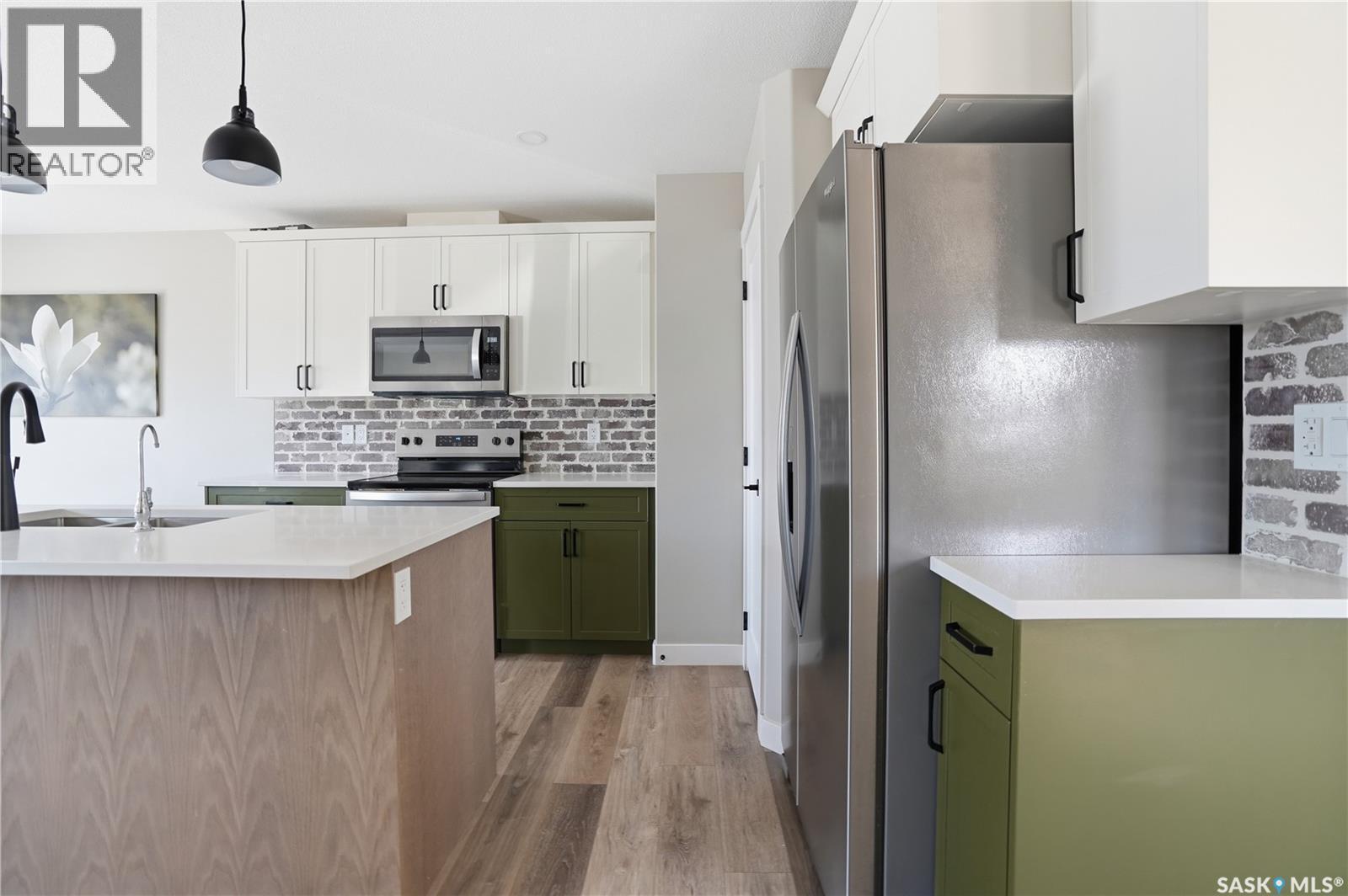 4600 Ferndale Crescent, Regina, SK - Indoor Photo Showing Kitchen With Upgraded Kitchen