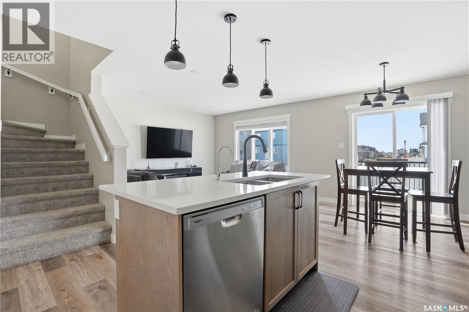 4600 Ferndale Crescent, Regina, SK - Indoor Photo Showing Kitchen With Double Sink