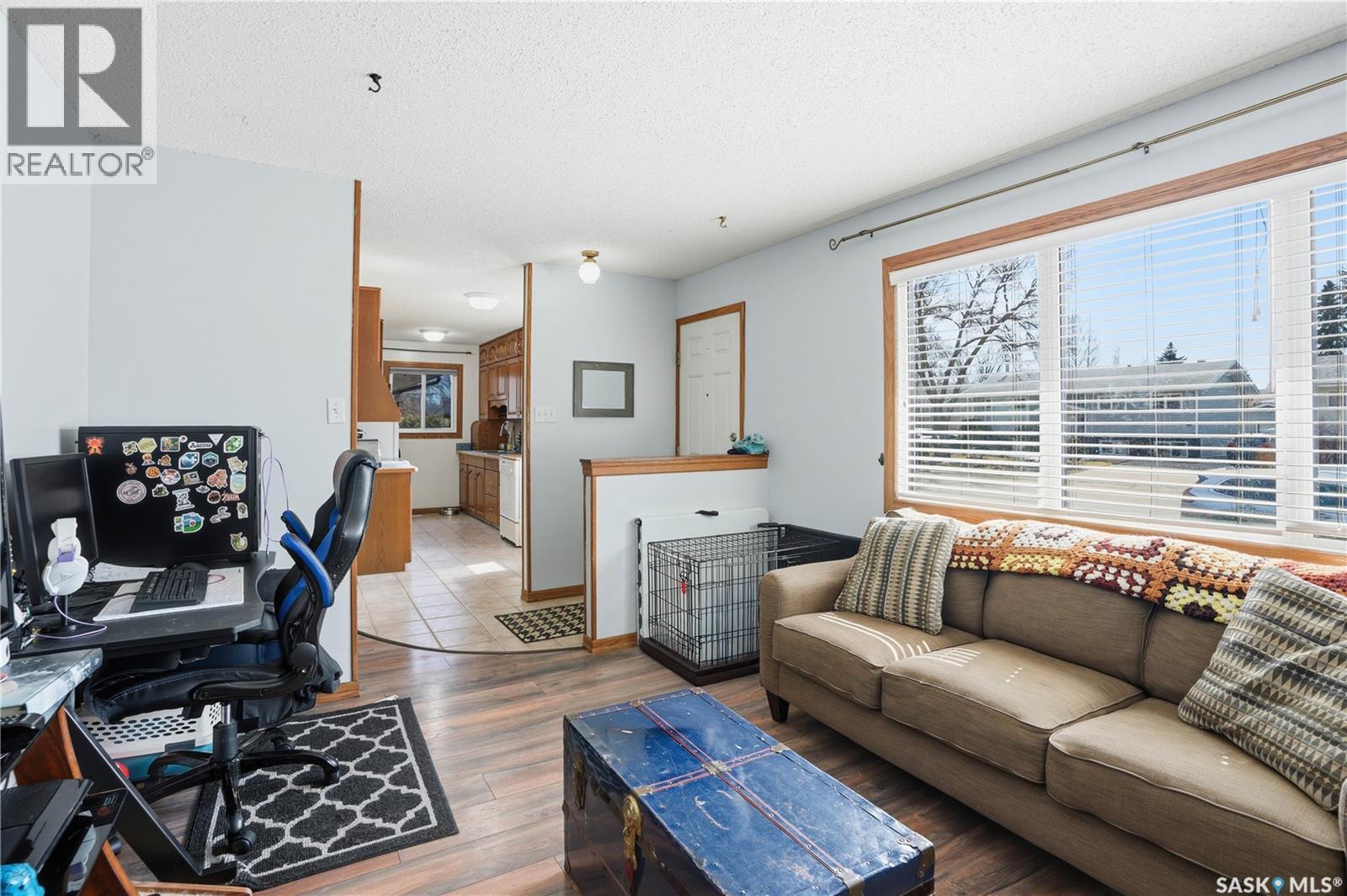 122 Forrester Road, Saskatoon, SK - Indoor Photo Showing Living Room