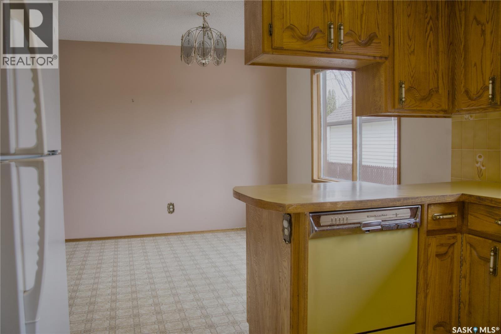 802 7Th Street E, Saskatoon, SK - Indoor