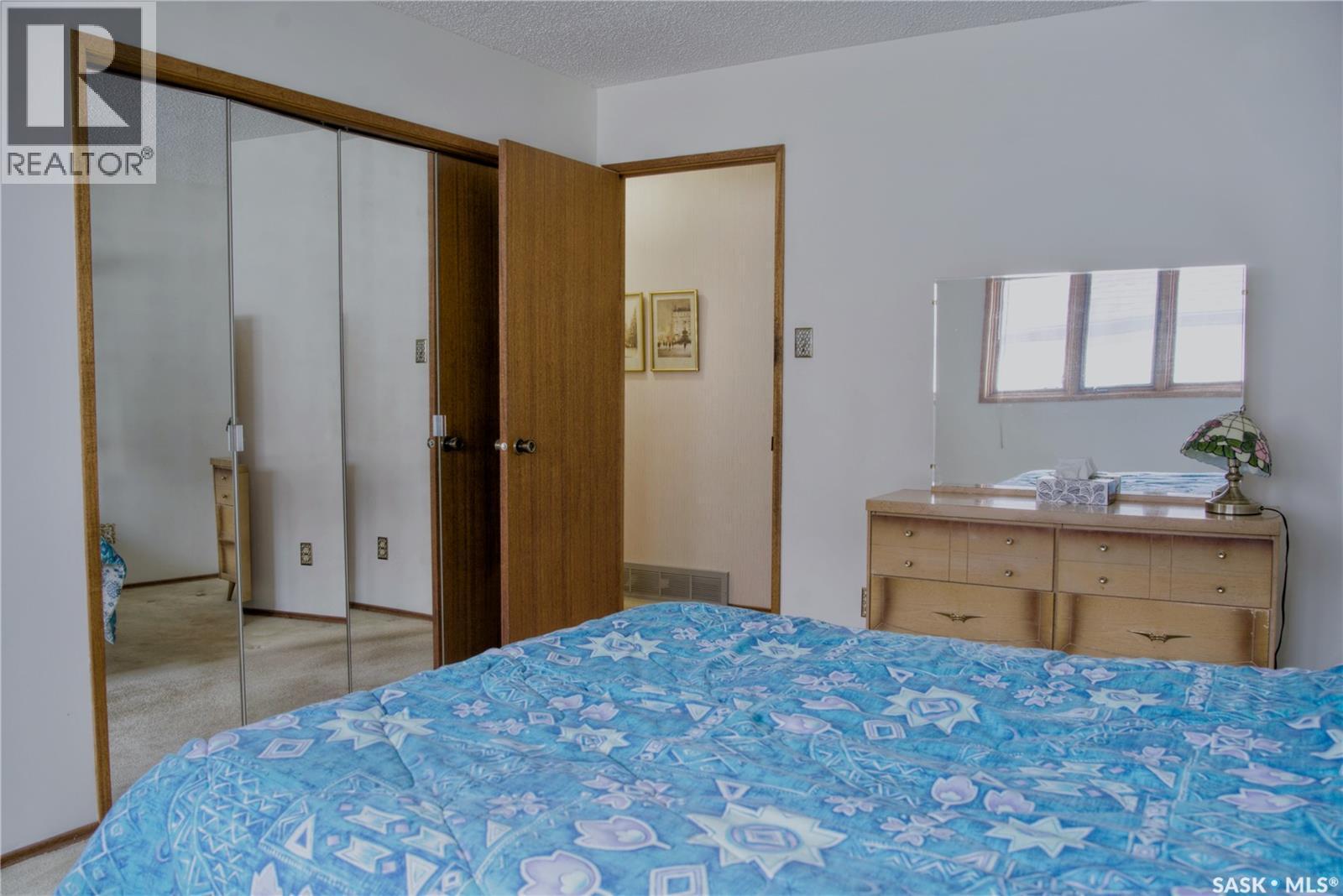 802 7Th Street E, Saskatoon, SK - Indoor Photo Showing Bedroom