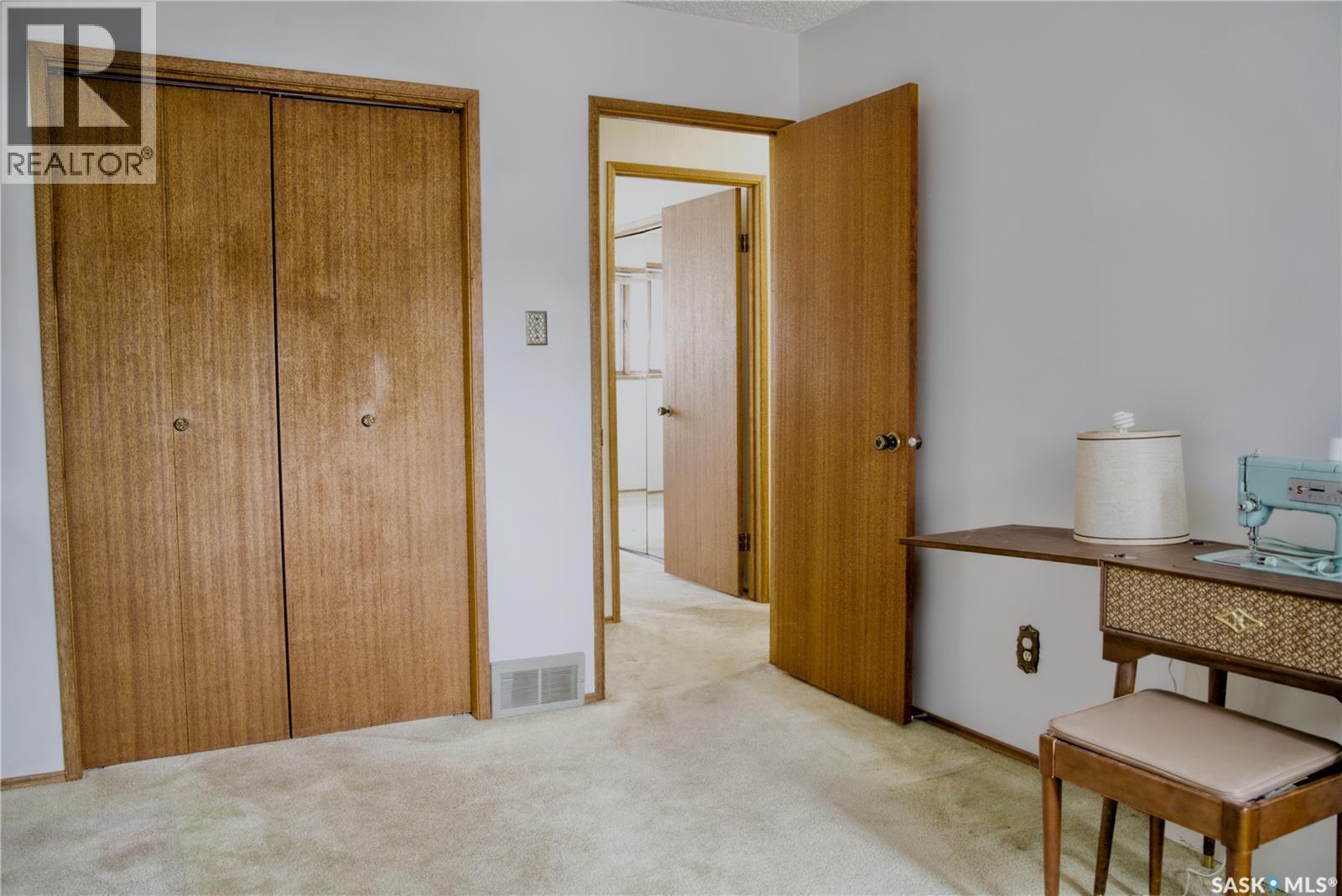 802 7Th Street E, Saskatoon, SK - Indoor