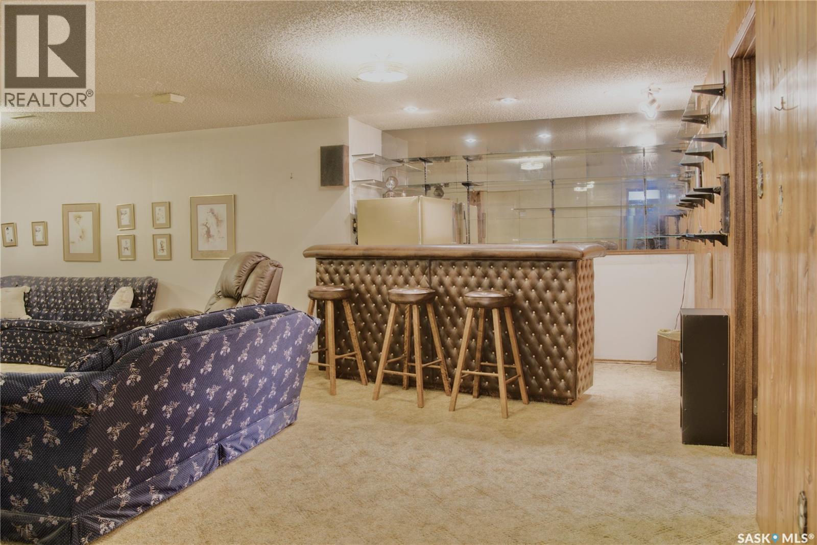 802 7Th Street E, Saskatoon, SK - Indoor