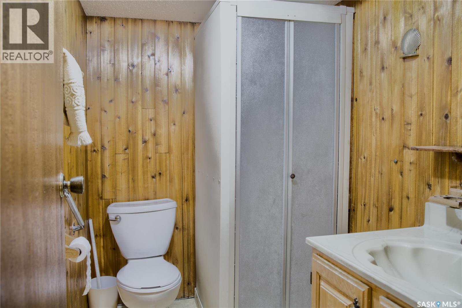802 7Th Street E, Saskatoon, SK - Indoor Photo Showing Bathroom
