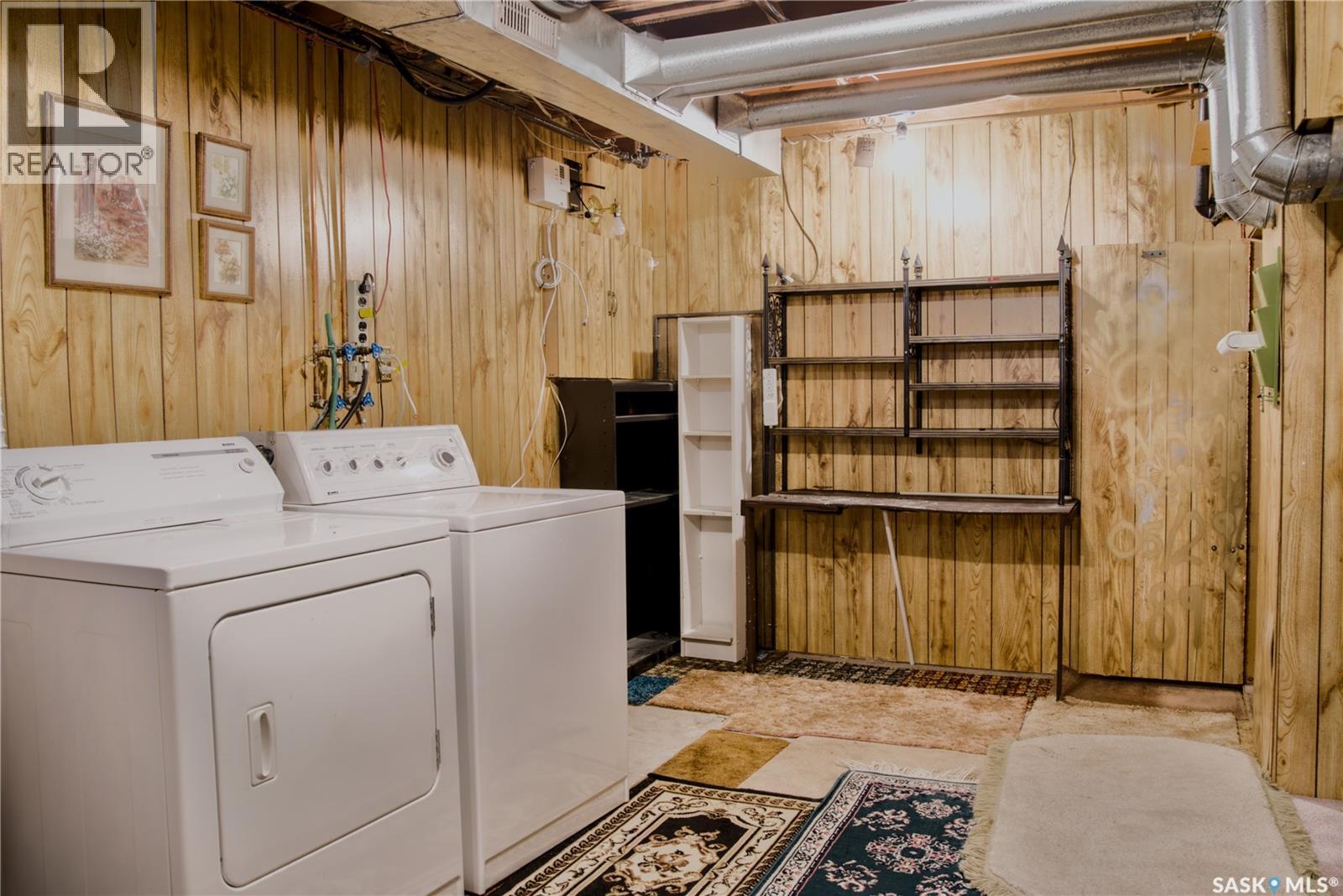 802 7Th Street E, Saskatoon, SK - Indoor Photo Showing Laundry Room