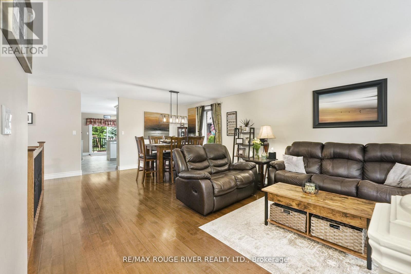 14 Algonquin Avenue, Brighton, ON - Indoor Photo Showing Living Room