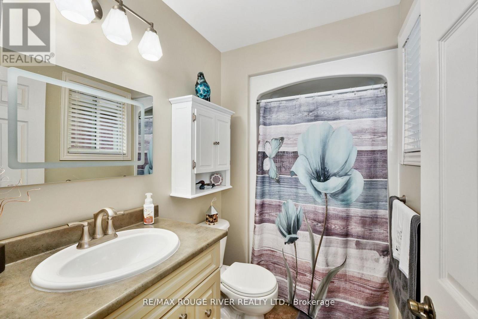 14 Algonquin Avenue, Brighton, ON - Indoor Photo Showing Bathroom