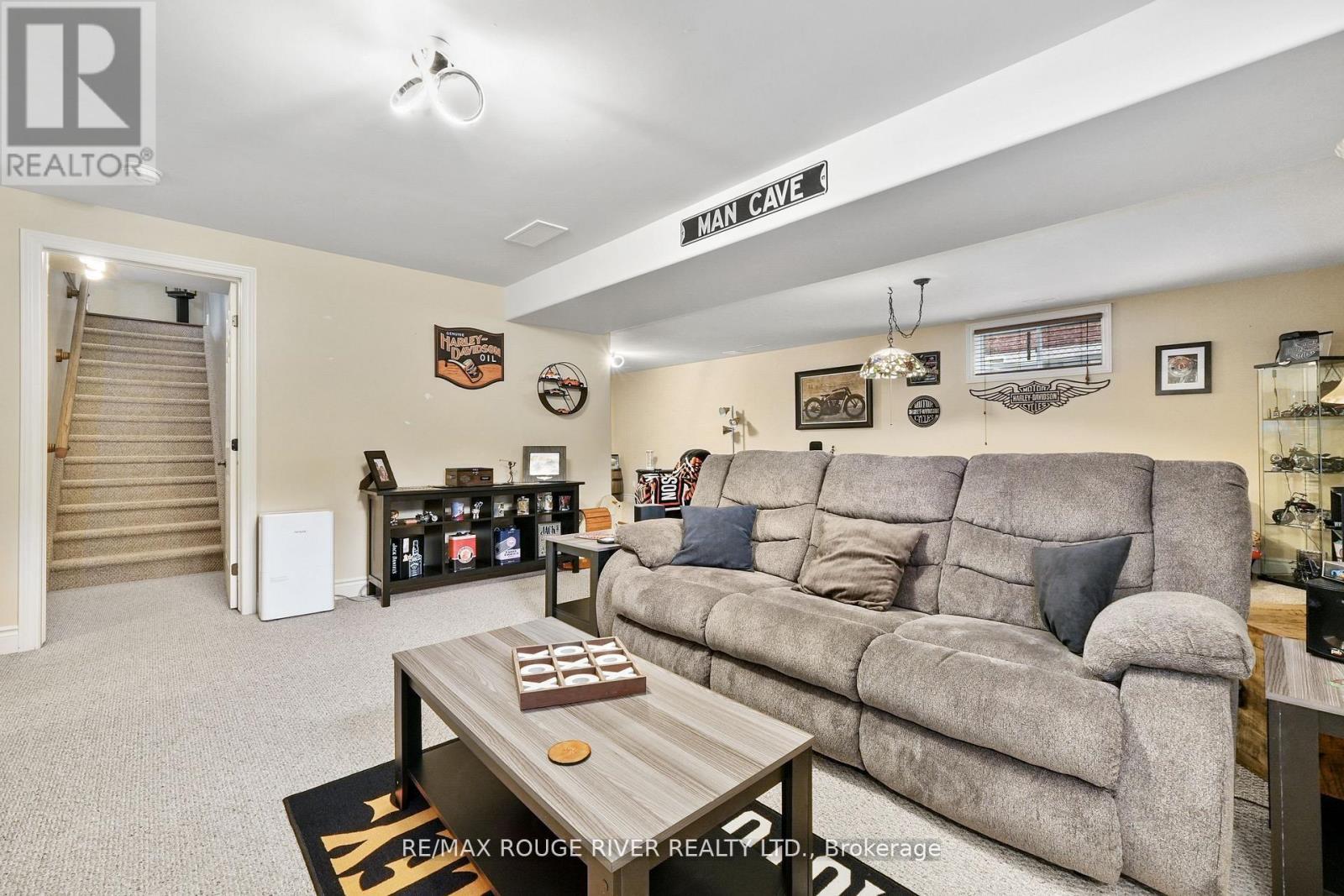 14 Algonquin Avenue, Brighton, ON - Indoor Photo Showing Living Room