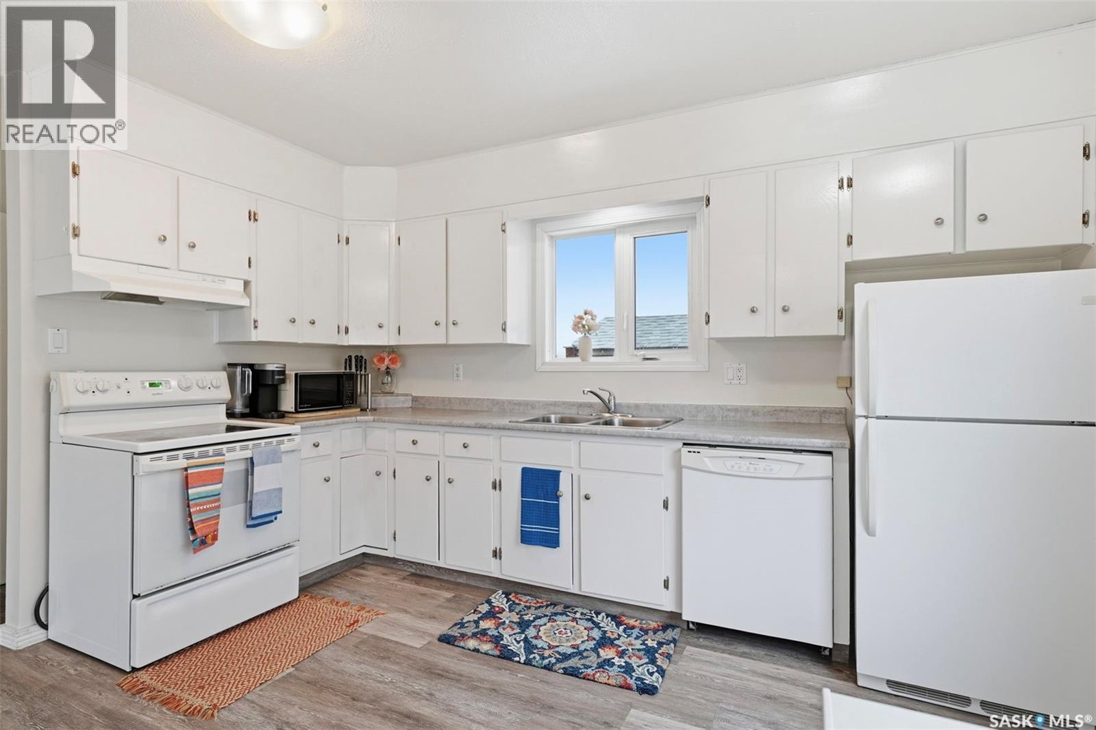 56 Welker Crescent, Saskatoon, SK - Indoor Photo Showing Kitchen With Double Sink