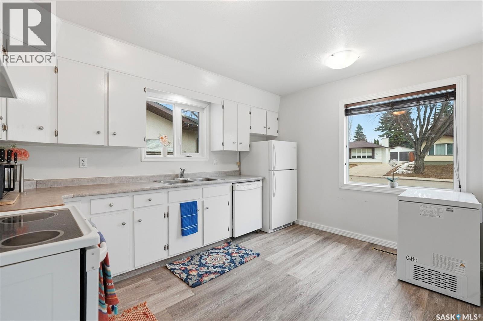 56 Welker Crescent, Saskatoon, SK - Indoor Photo Showing Kitchen With Double Sink