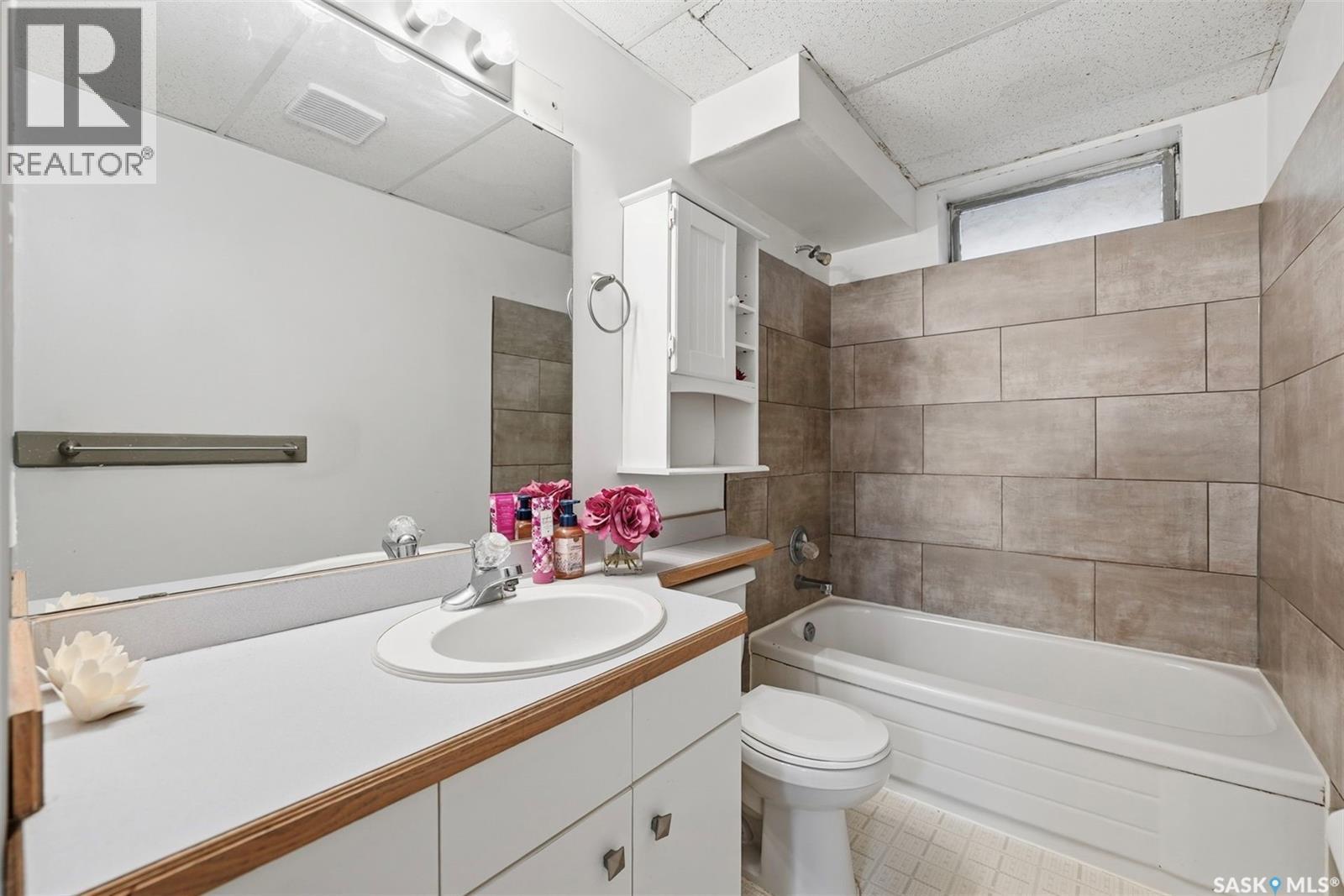 56 Welker Crescent, Saskatoon, SK - Indoor Photo Showing Bathroom