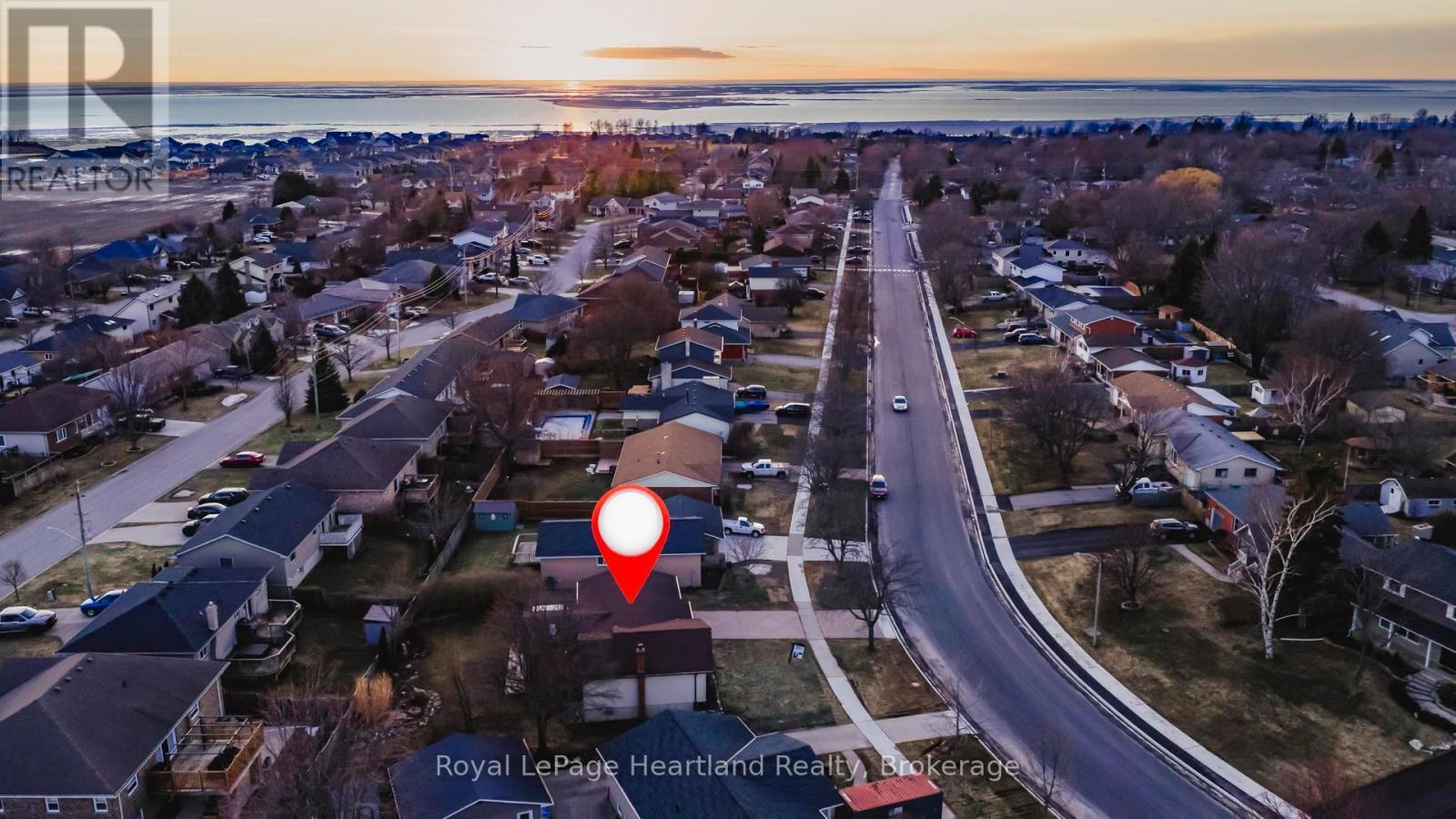 17 Suncoast Drive W, Goderich (Goderich (Town)), ON - Outdoor With View