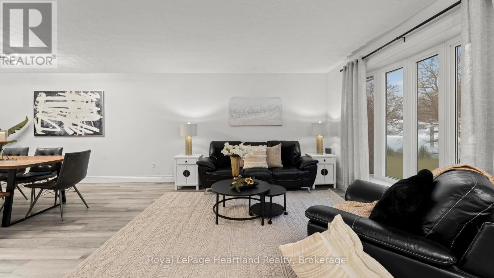 17 Suncoast Drive W, Goderich (Goderich (Town)), ON - Indoor Photo Showing Living Room