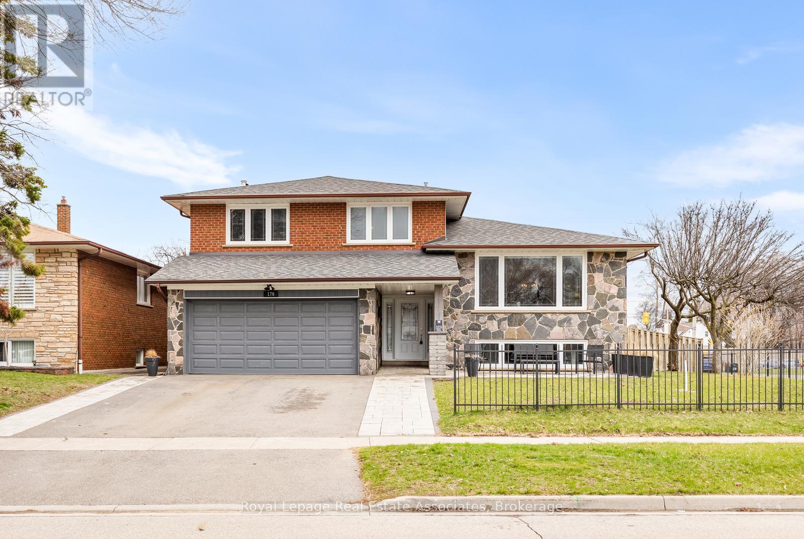 176 Daphne Avenue, Mississauga, ON - Outdoor With Facade