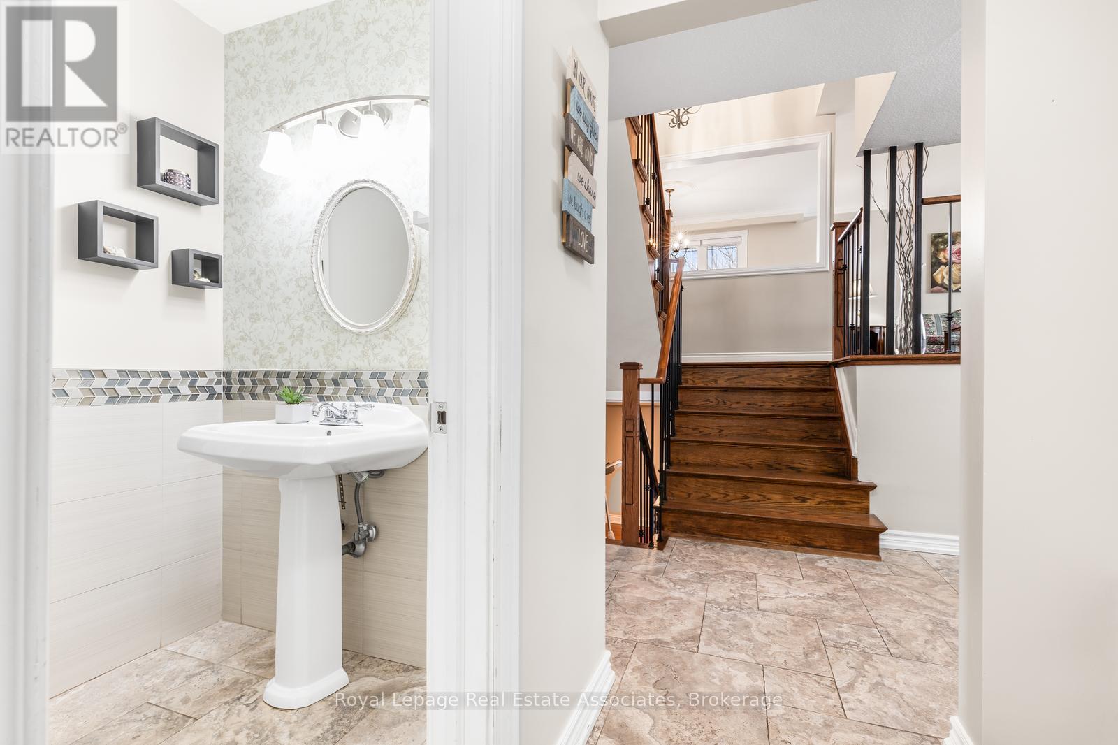 176 Daphne Avenue, Mississauga, ON - Indoor Photo Showing Bathroom