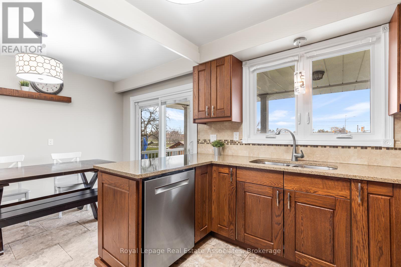 176 Daphne Avenue, Mississauga, ON - Indoor Photo Showing Kitchen With Double Sink