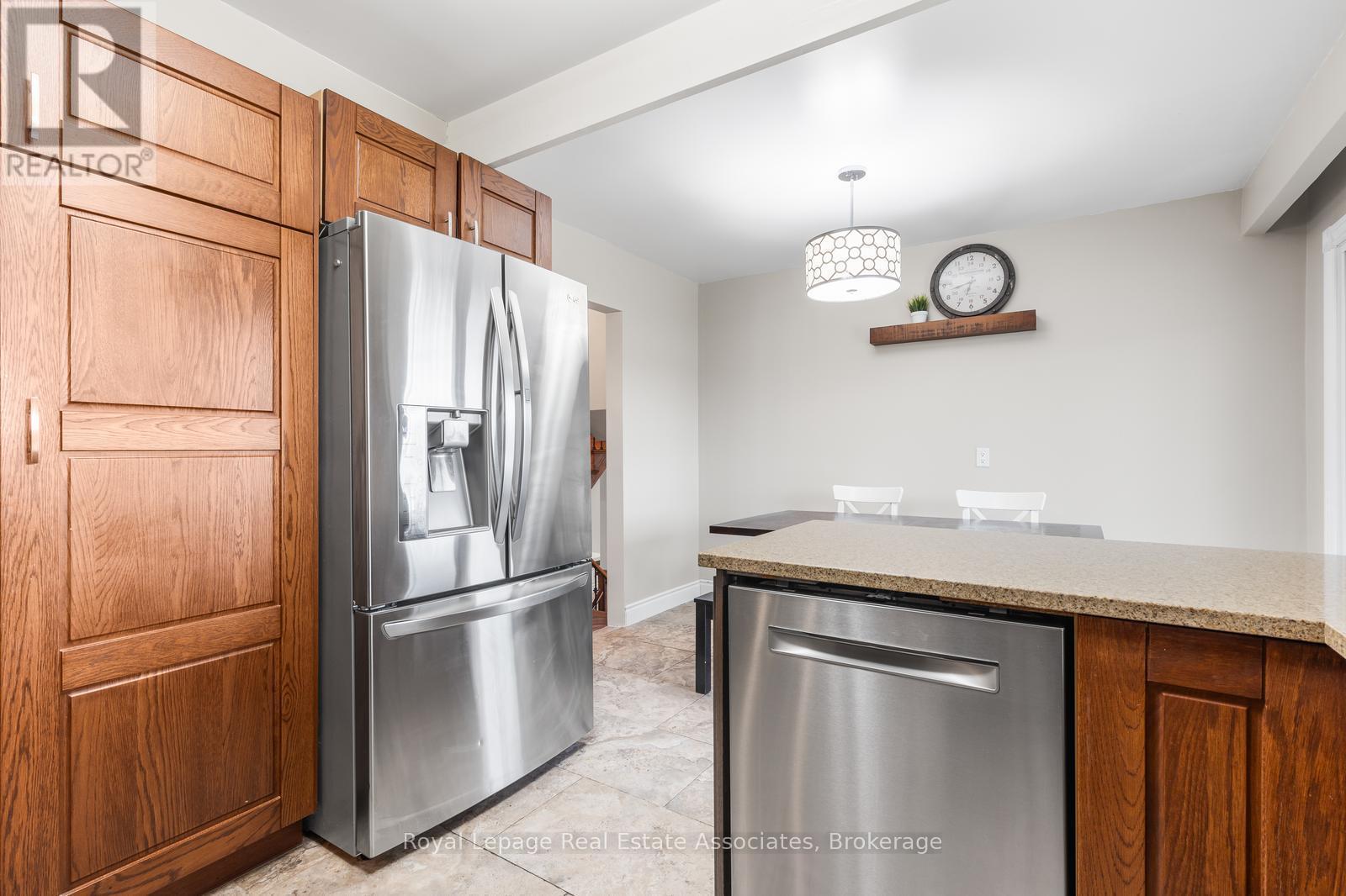 176 Daphne Avenue, Mississauga, ON - Indoor Photo Showing Kitchen