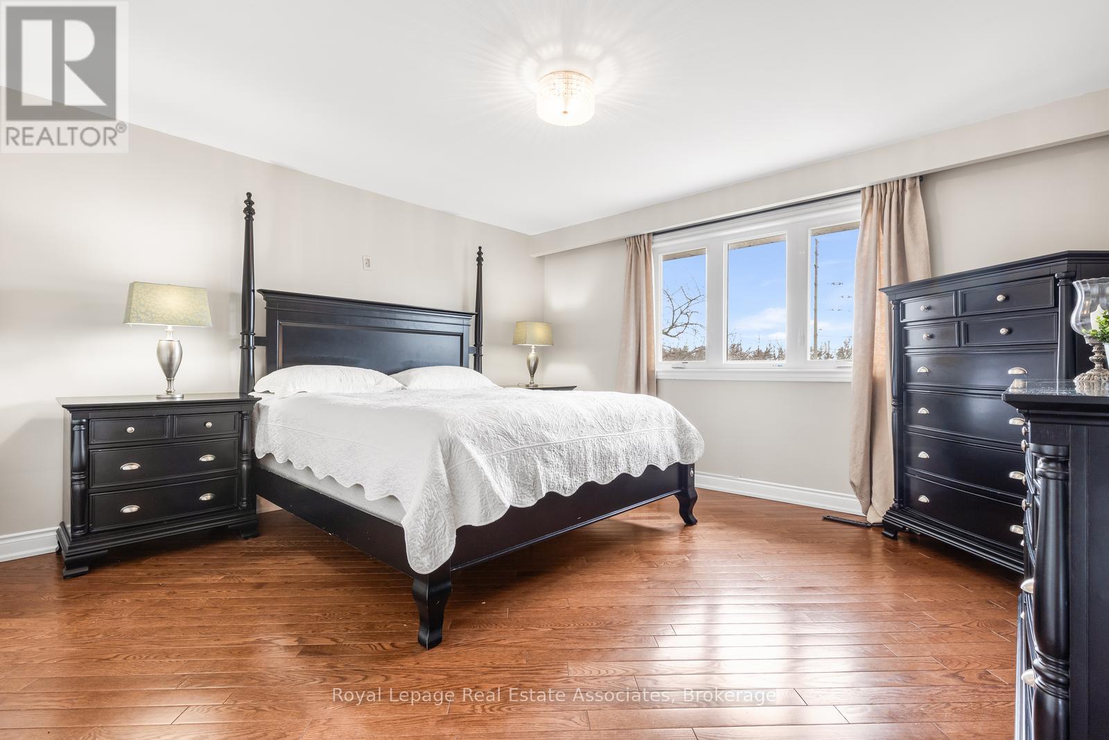176 Daphne Avenue, Mississauga, ON - Indoor Photo Showing Bedroom