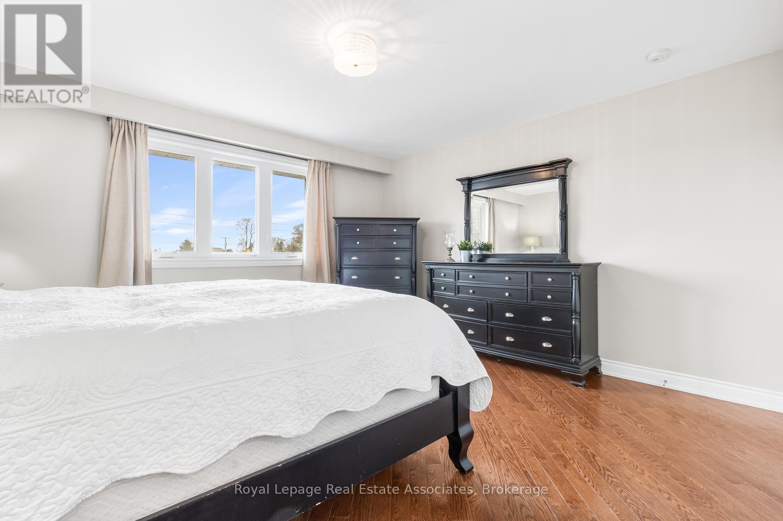 176 Daphne Avenue, Mississauga, ON - Indoor Photo Showing Bedroom