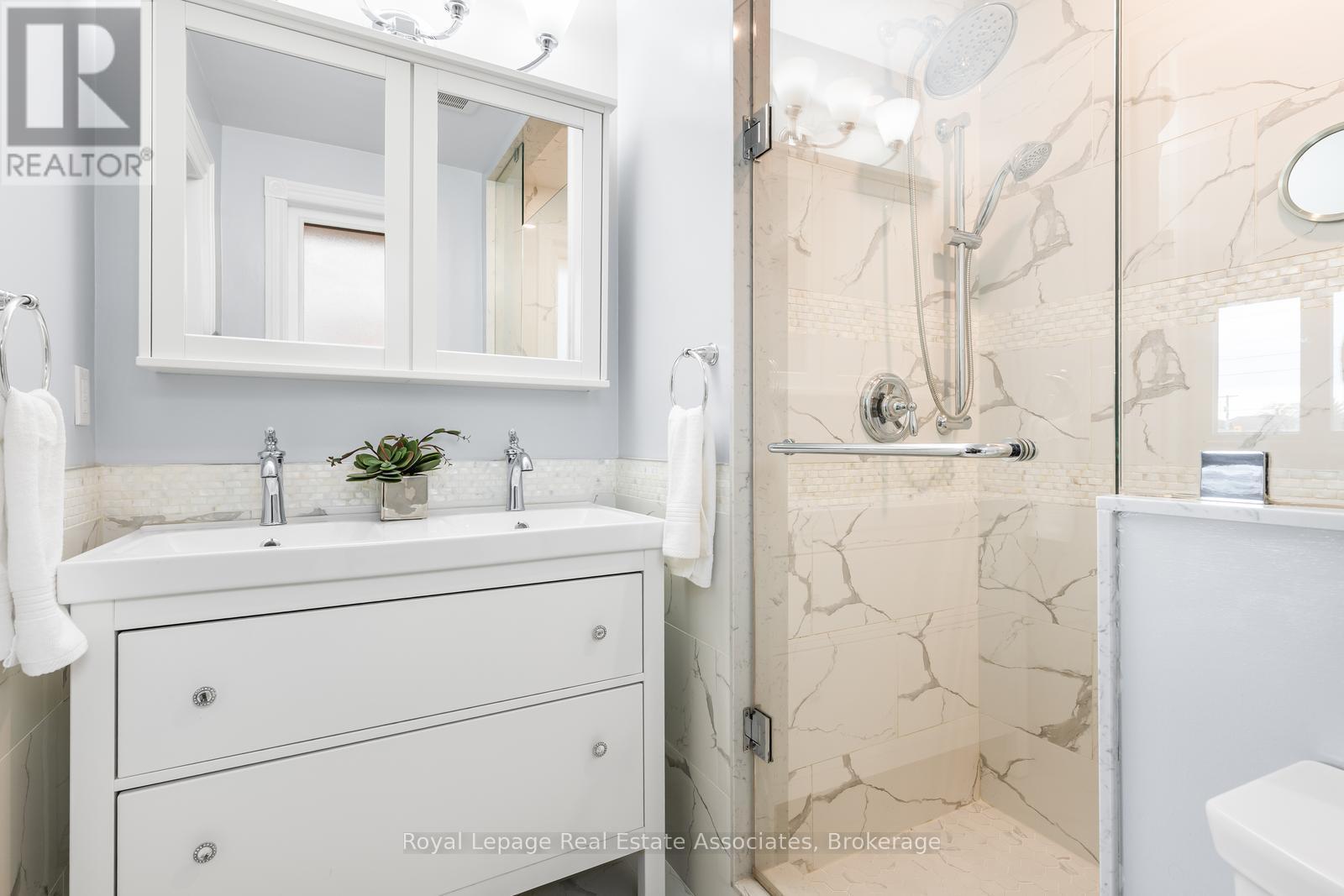 176 Daphne Avenue, Mississauga, ON - Indoor Photo Showing Bathroom