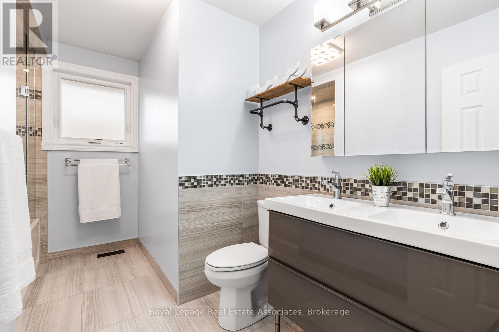 176 Daphne Avenue, Mississauga, ON - Indoor Photo Showing Bathroom