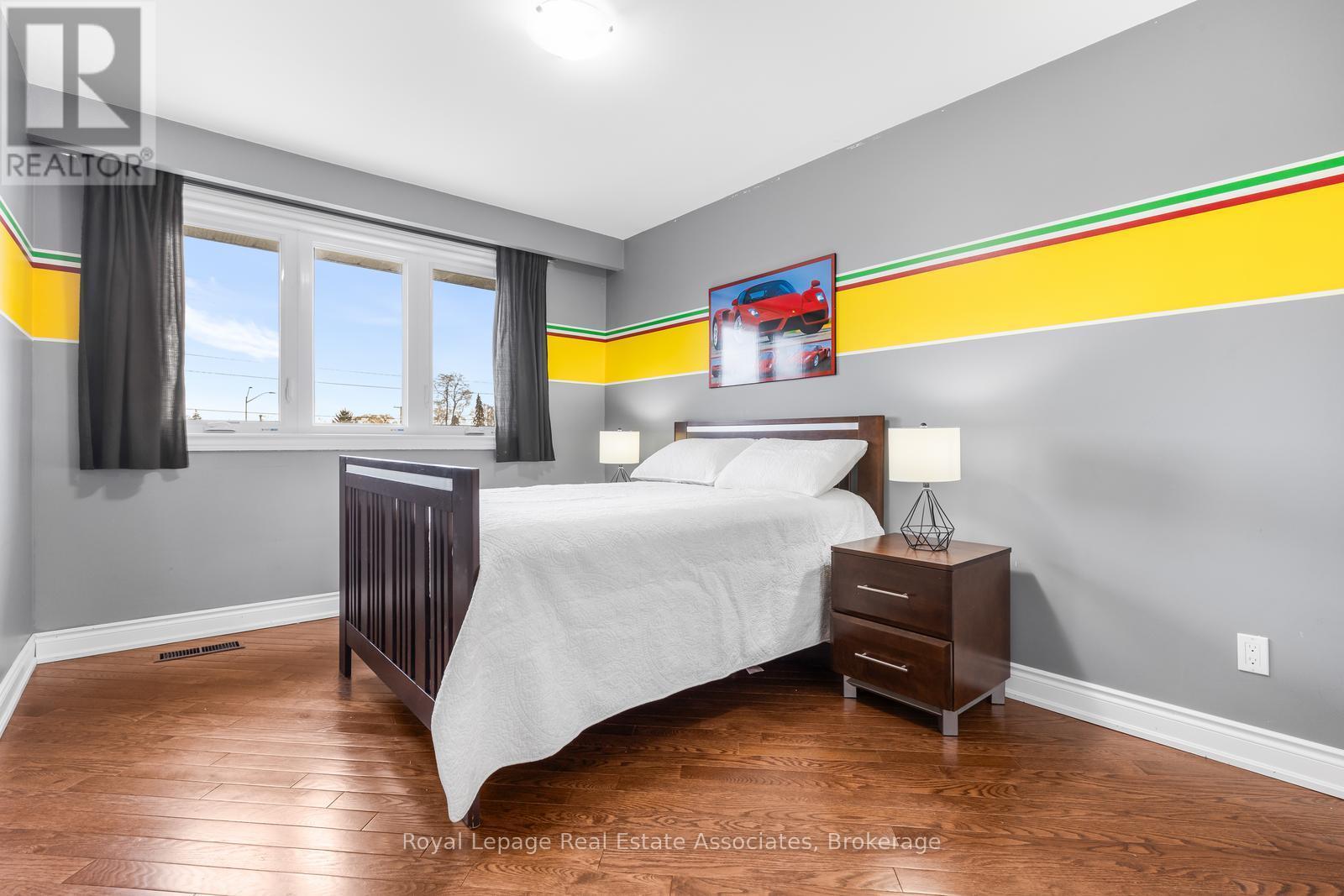 176 Daphne Avenue, Mississauga, ON - Indoor Photo Showing Bedroom