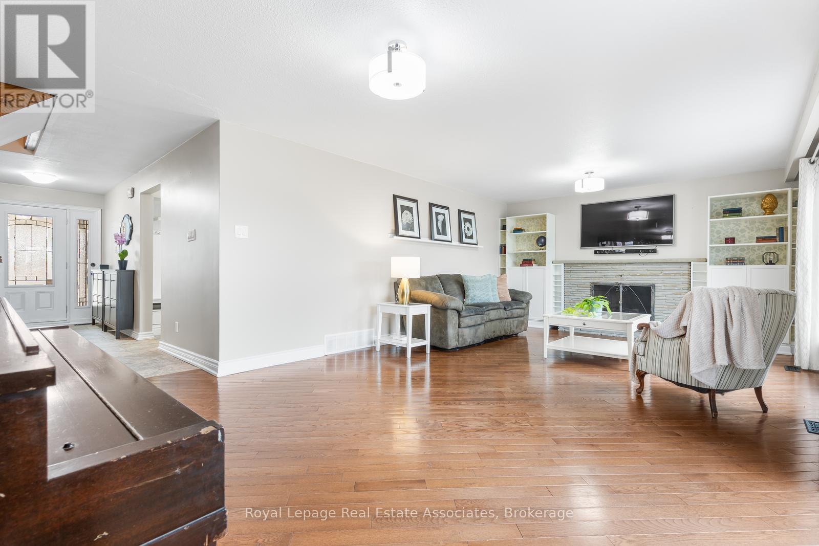 176 Daphne Avenue, Mississauga, ON - Indoor