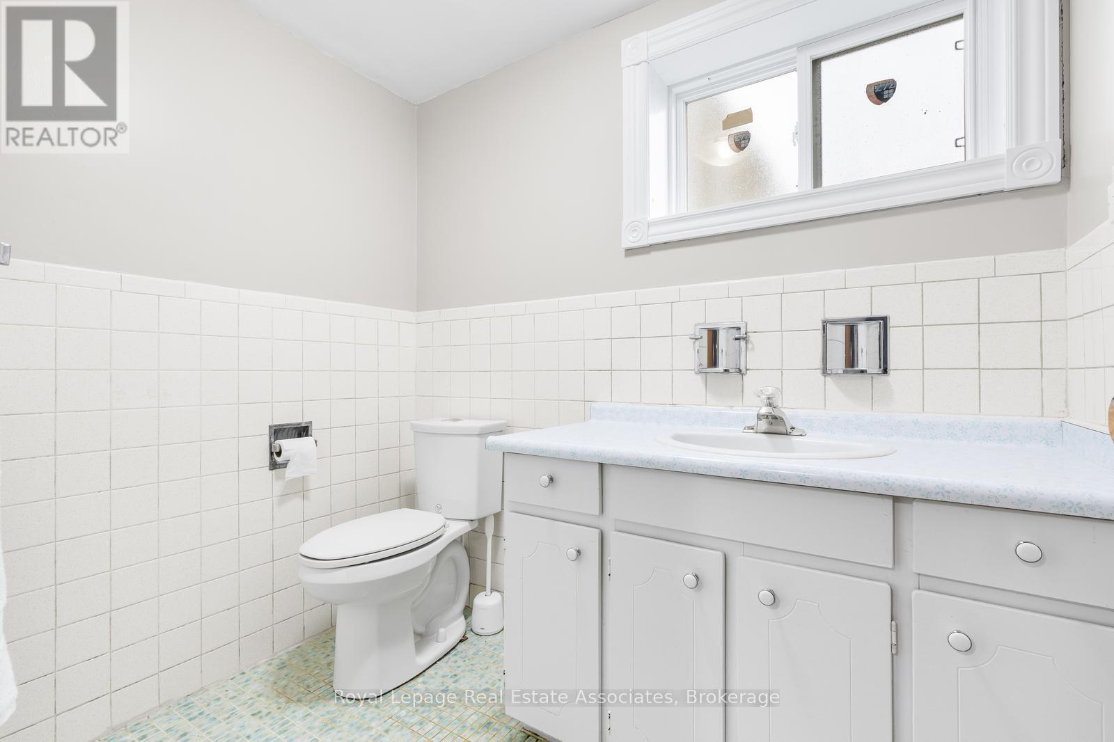 176 Daphne Avenue, Mississauga, ON - Indoor Photo Showing Bathroom