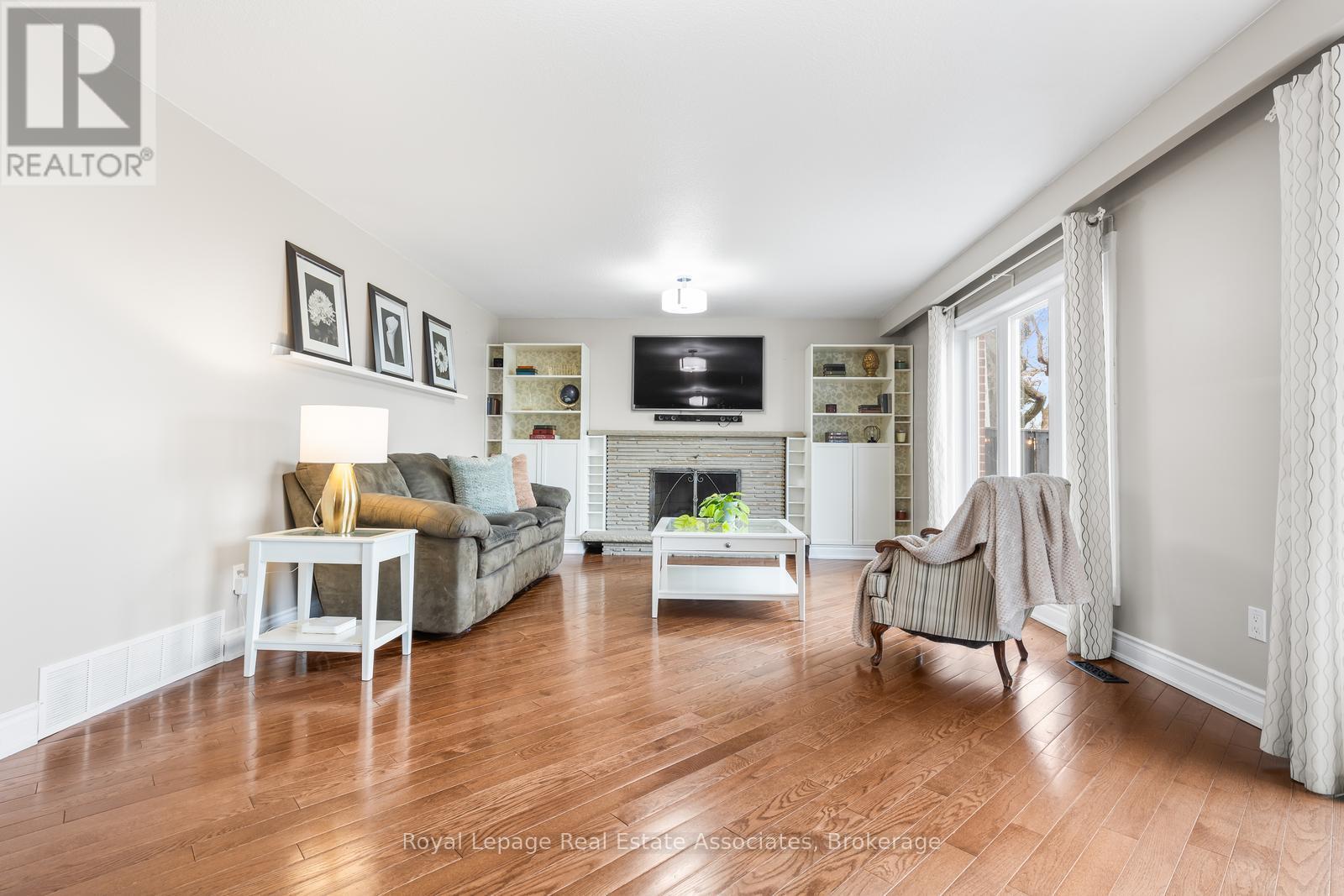 176 Daphne Avenue, Mississauga, ON - Indoor Photo Showing Living Room With Fireplace
