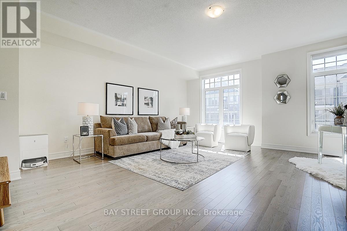 34 Phillipsen Way, Markham, ON - Indoor Photo Showing Living Room