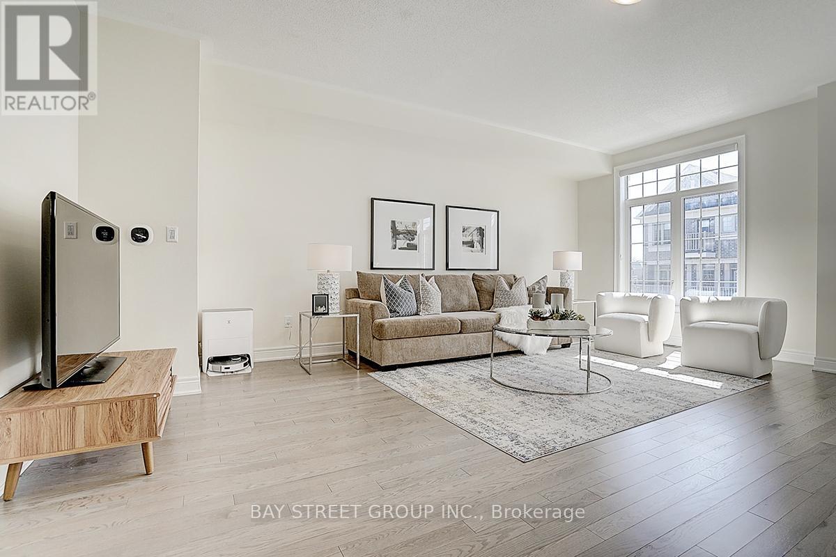 34 Phillipsen Way, Markham, ON - Indoor Photo Showing Living Room
