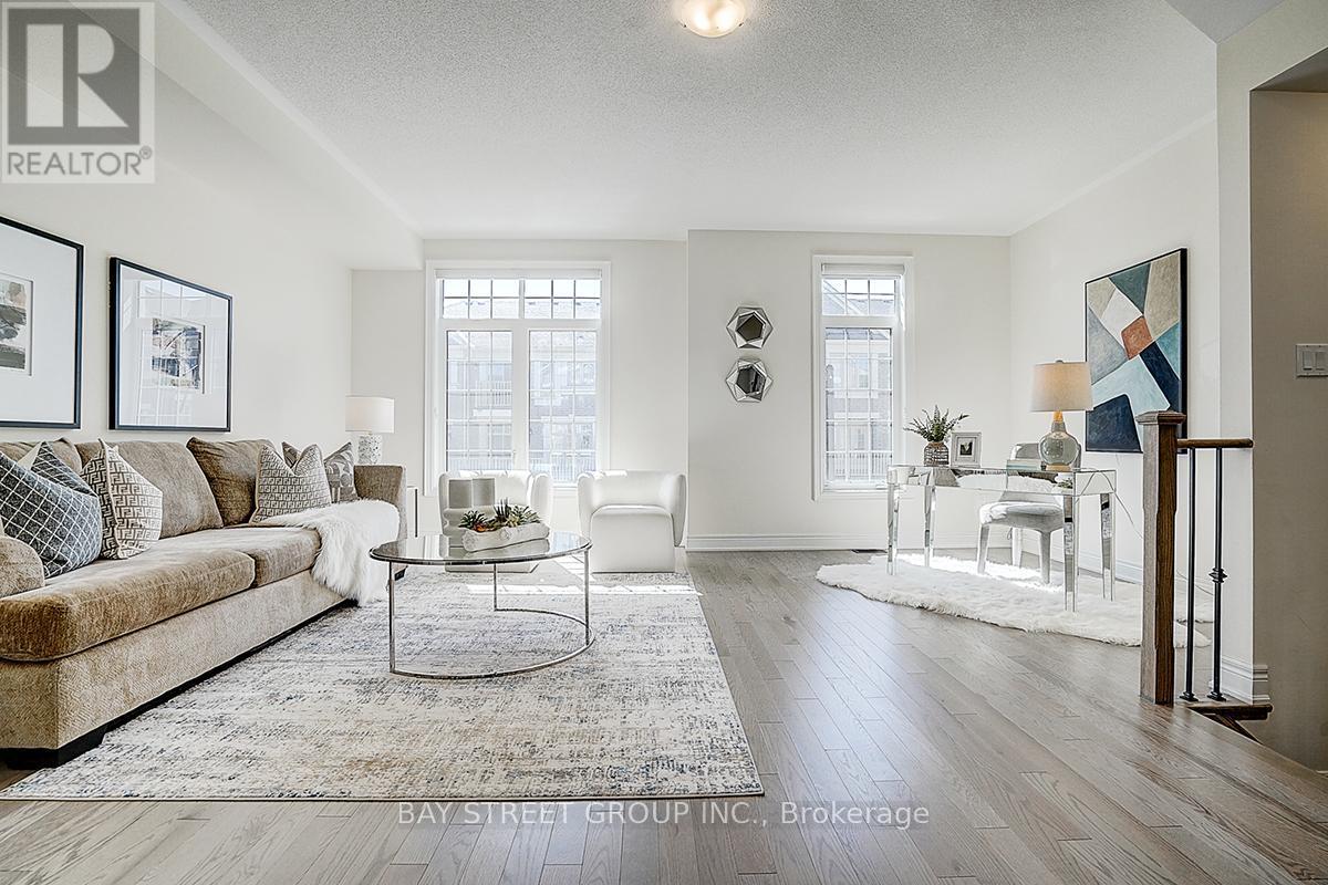 34 Phillipsen Way, Markham, ON - Indoor Photo Showing Living Room