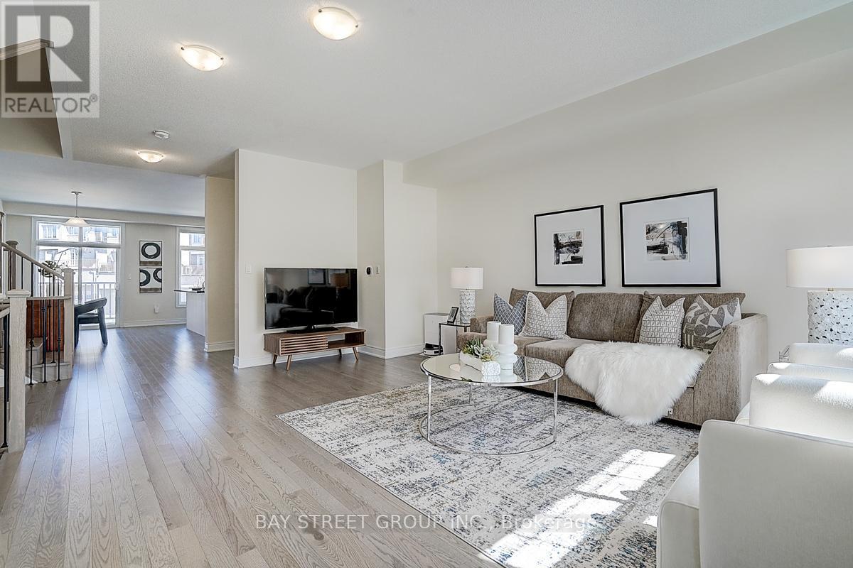 34 Phillipsen Way, Markham, ON - Indoor Photo Showing Living Room