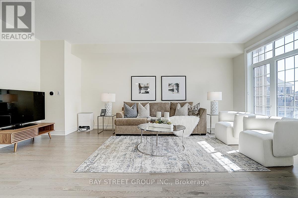 34 Phillipsen Way, Markham, ON - Indoor Photo Showing Living Room