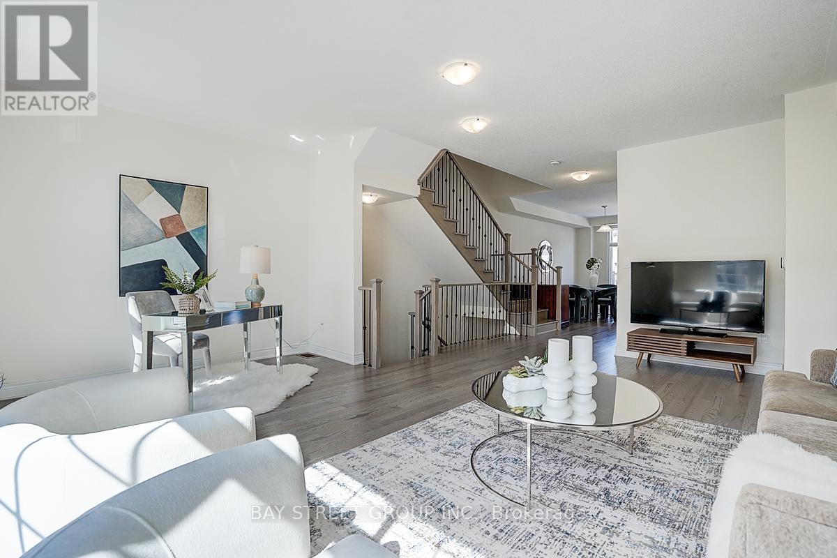 34 Phillipsen Way, Markham, ON - Indoor Photo Showing Living Room