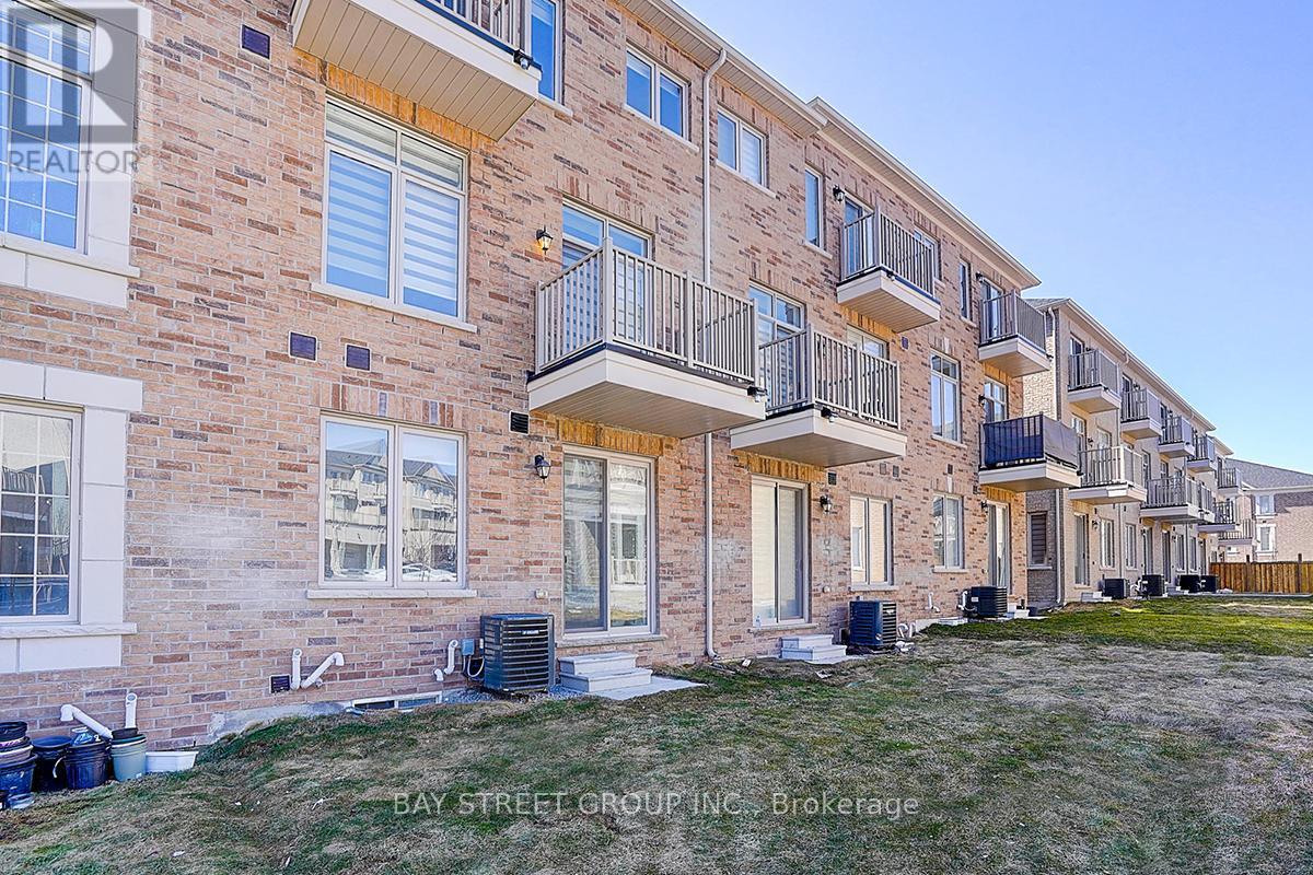 34 Phillipsen Way, Markham, ON - Outdoor