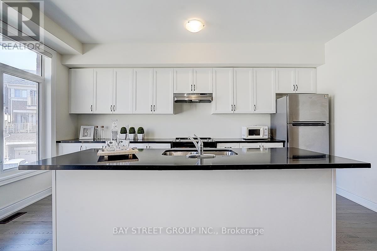 34 Phillipsen Way, Markham, ON - Indoor Photo Showing Kitchen