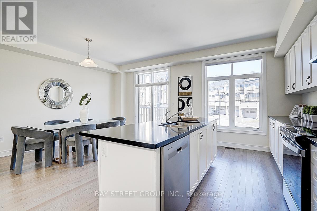 34 Phillipsen Way, Markham, ON - Indoor Photo Showing Kitchen With Upgraded Kitchen