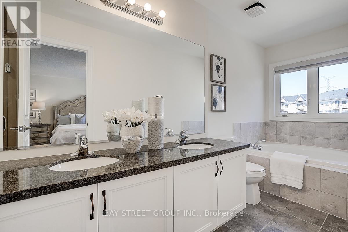 34 Phillipsen Way, Markham, ON - Indoor Photo Showing Bathroom