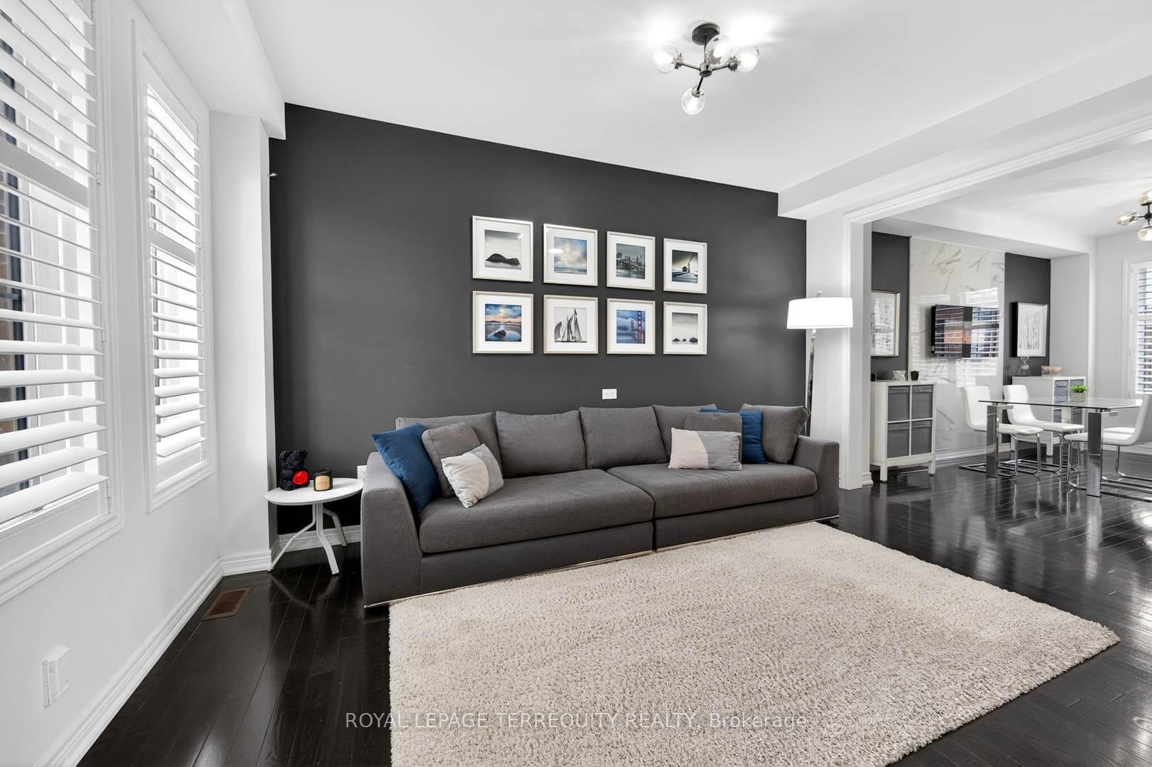 190 East'S Corners Boulevard, Vaughan, ON - Indoor Photo Showing Living Room