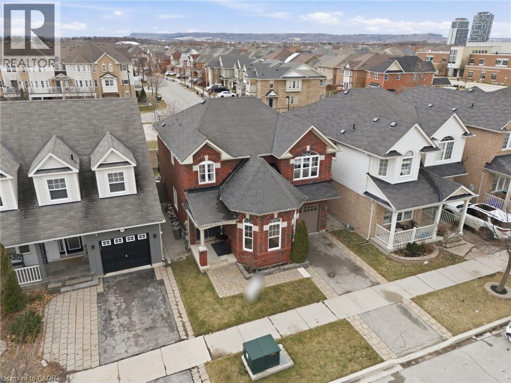 910 Vickerman Way, Milton, ON - Outdoor With Facade