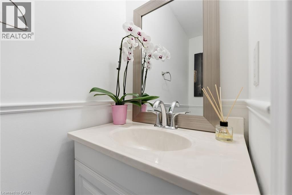 910 Vickerman Way, Milton, ON - Indoor Photo Showing Bathroom