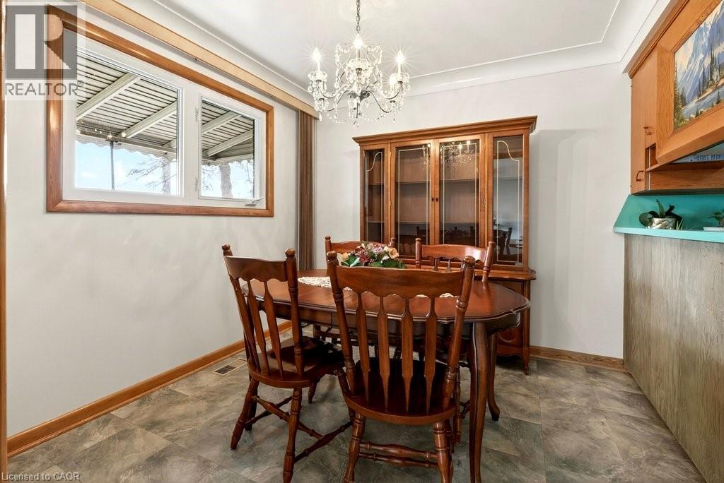 92 Reid Avenue S, Hamilton, ON - Indoor Photo Showing Dining Room