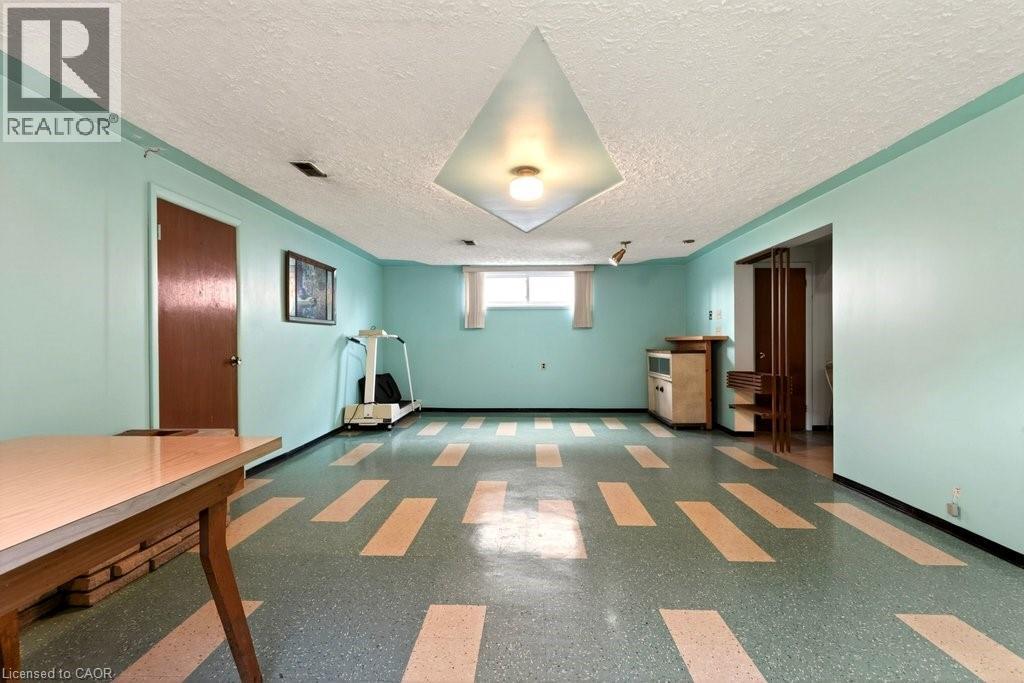 92 Reid Avenue S, Hamilton, ON - Indoor Photo Showing Other Room